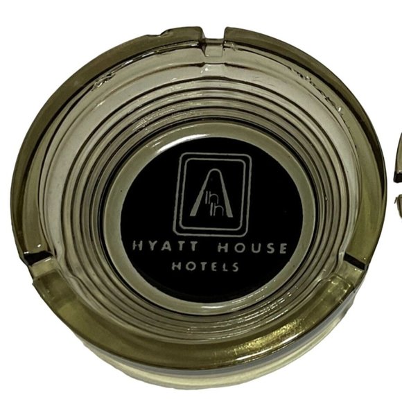 HYATT HOTEL LOT OF 2 ASHTRAYS CLEAR GLASS 4" DIAMETER RETRO - Picture 2 of 5